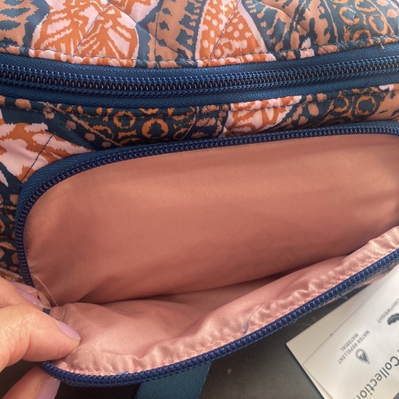 💙💗VERA BRADLEY Ultralight RFID Water Repellent Belt Bag, “Fern Paisley” - Picture 3 of 8